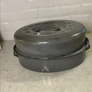 Farmhouse Vtg  Enamelware Graniteware Roasting Pan Turkey pan from 1950’s 16”